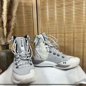 UA HOVR Highlight Ace Volleyball Shoes, Size: 8